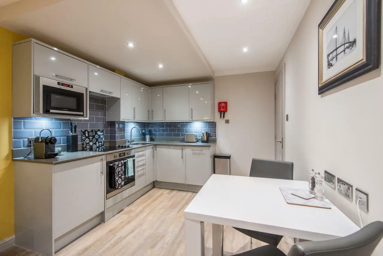 Fountain Court Apartments - Grove EDI
